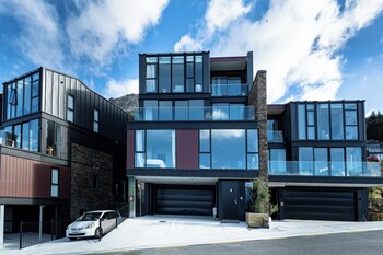 the alpine lakeview luxe retreat