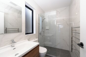 the alpine lakeview luxe retreat