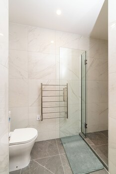 the alpine lakeview luxe retreat