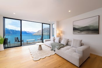 the alpine lakeview luxe retreat