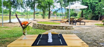 sunandroots lodge restaurant and bar
