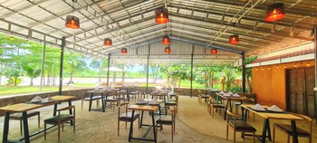 sunandroots lodge restaurant and bar