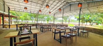 sunandroots lodge restaurant and bar