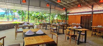 sunandroots lodge restaurant and bar