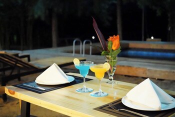 Sun&Roots Lodge Restaurant And Bar,,2 star