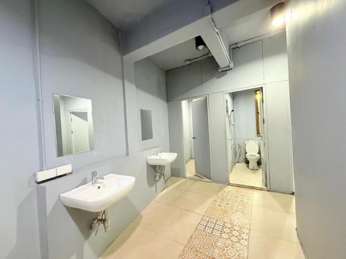 sukhum huai khwang guest house