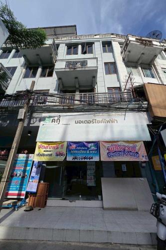 sukhum huai khwang guest house