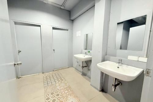 sukhum huai khwang guest house