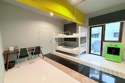 sukhum huai khwang guest house