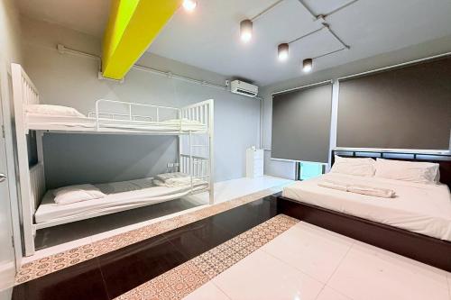 sukhum huai khwang guest house