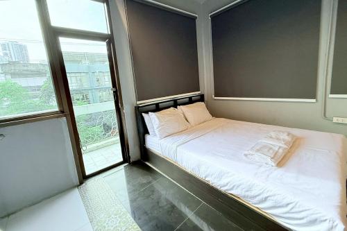sukhum huai khwang guest house