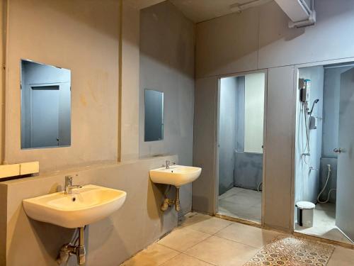sukhum huai khwang guest house