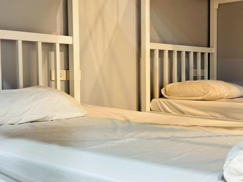 sukhum huai khwang guest house