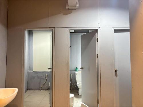 sukhum huai khwang guest house
