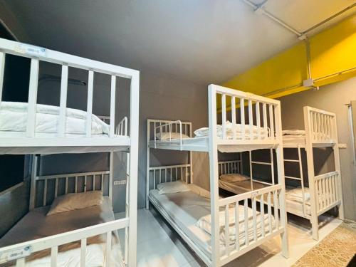 sukhum huai khwang guest house