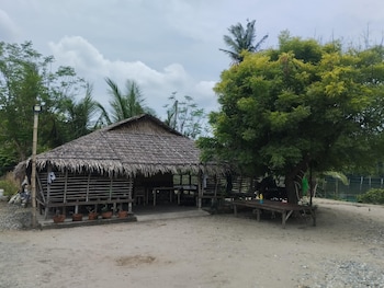 Asiong Beach Camp,,2 star