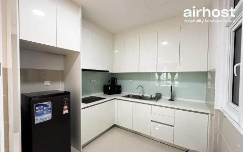 met1 residences mont kiara by airhost