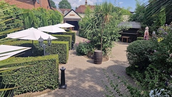 greyhound inn freehouse
