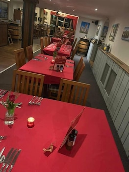 Greyhound Inn Freehouse,,3 star