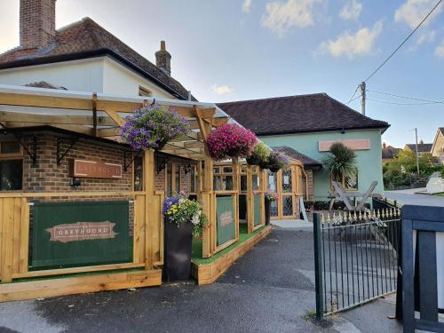 greyhound inn freehouse