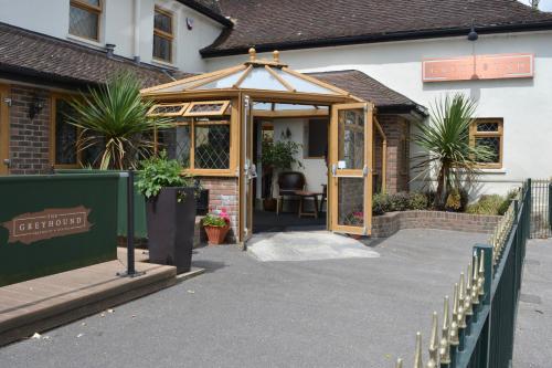 greyhound inn freehouse