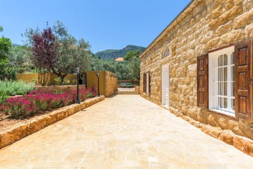 lauberge de douma full house in batroun