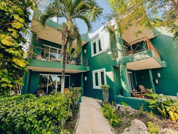 viajero bacalar hostel