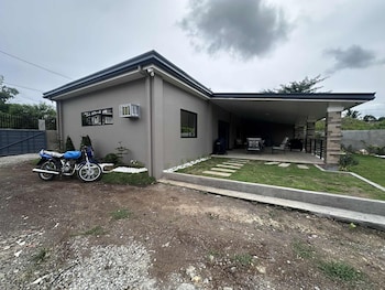 earls villa