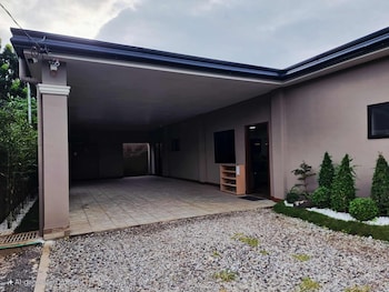 earls villa