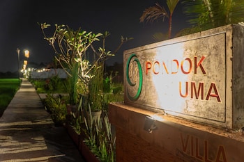 pondok di uma villa