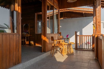 pondok di uma villa