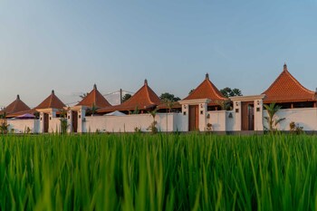 pondok di uma villa