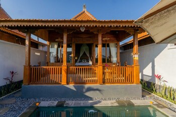 pondok di uma villa