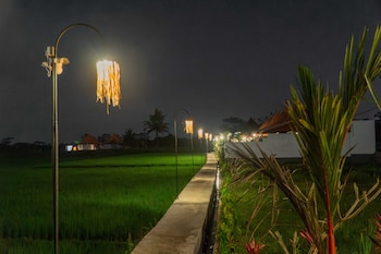 pondok di uma villa