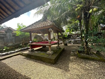 pondok sayan homestay