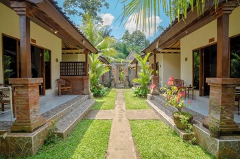 pondok sayan homestay