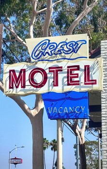 crest motel