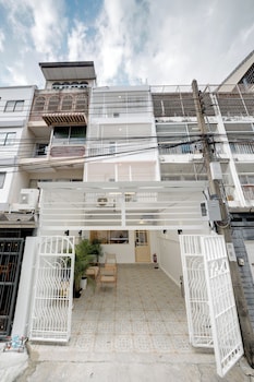 The Ostel Hostel Bangkok,,2 star