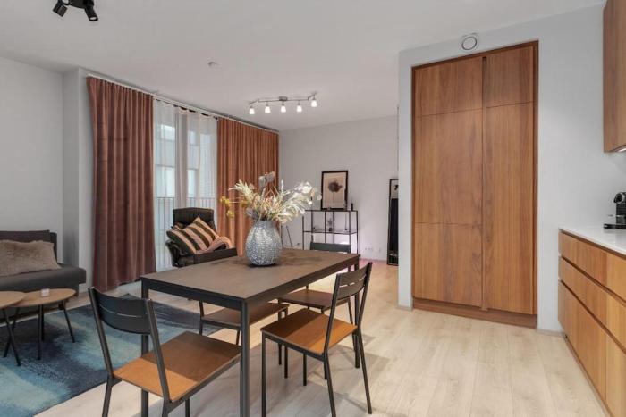 premium downtown queen apartment kartuli