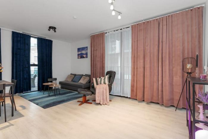 premium downtown queen apartment kartuli