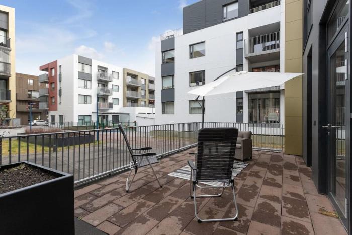 premium downtown queen apartment kartuli