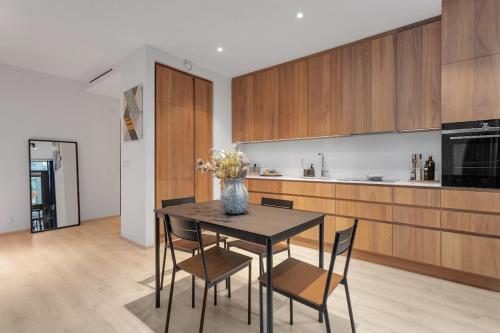 premium downtown queen apartment kartuli