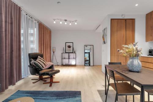 premium downtown queen apartment kartuli