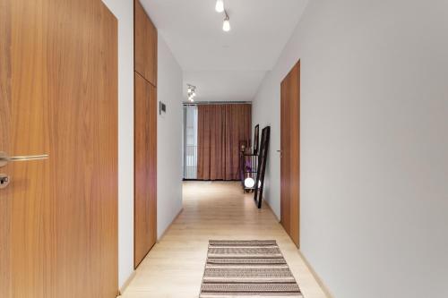 premium downtown queen apartment kartuli