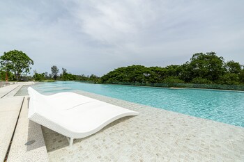 Seaside 2Br 200 M To Bangtao Beach,,3 star
