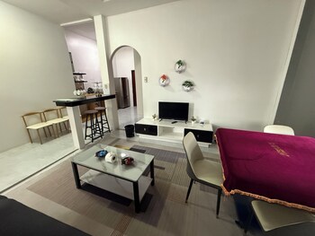 Plan B House,,3 star