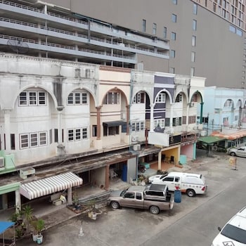 central hostel hostel and coworking