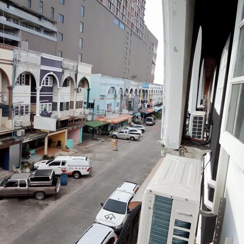 central hostel hostel and coworking