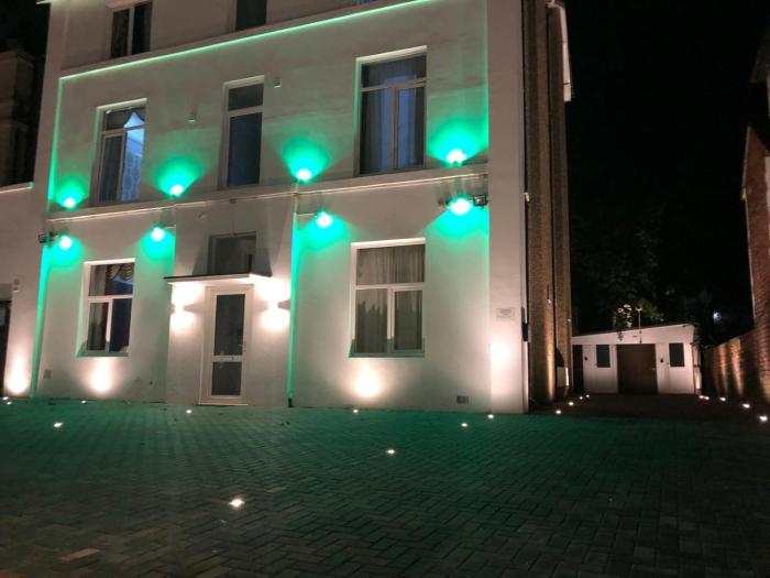 studio 24 free private parking