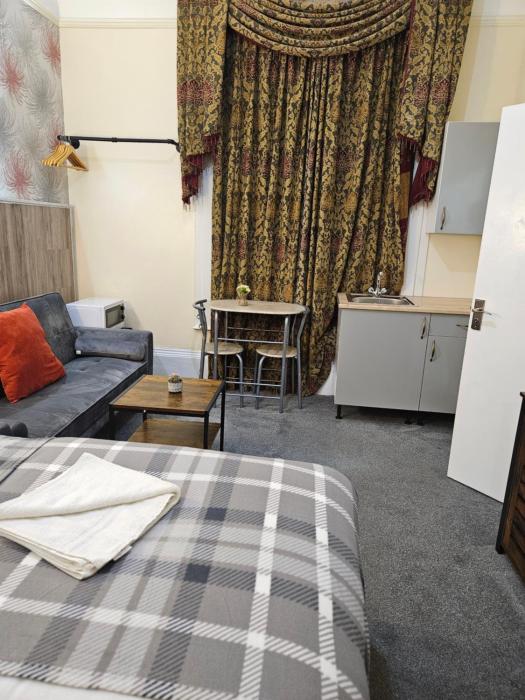 studio 24 free private parking